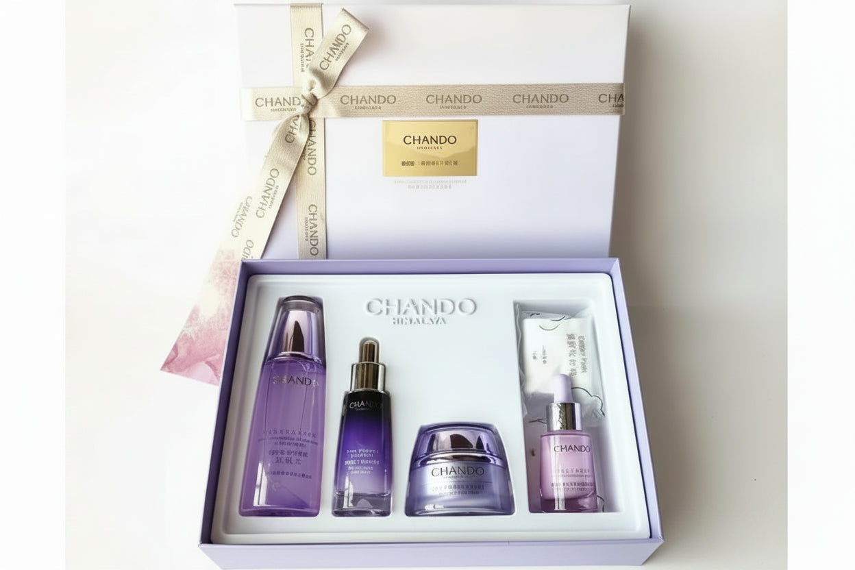 CHANDO skincare gift set in a white box with a lavender interior, containing four purple cosmetic bottles and jars with Chinese text labels, plus a white CHANDO box tied with a beige ribbon in the background.