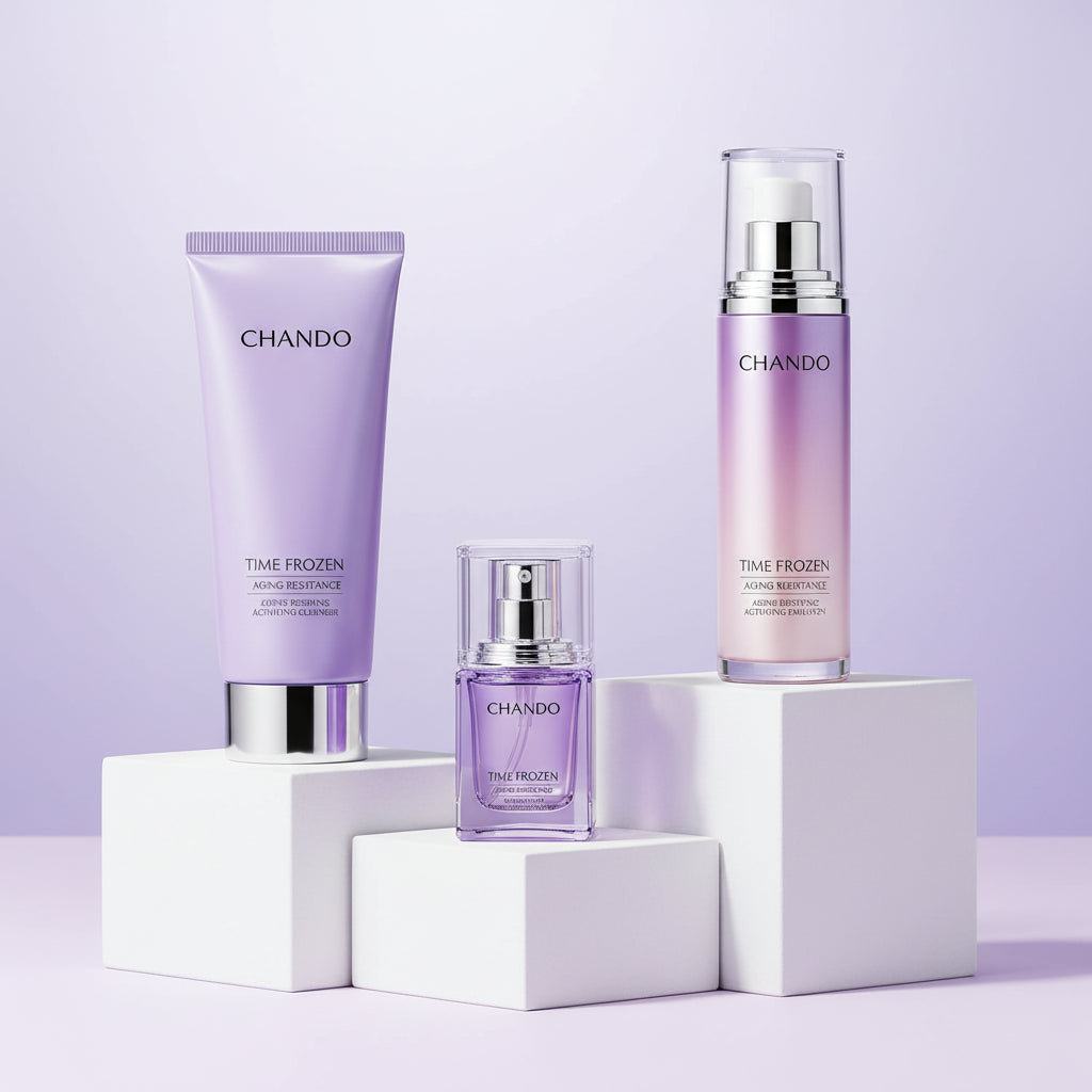 Three CHANDO skincare products in light purple packaging arranged on white display blocks against a pale lavender background, with Chinese promotional text above.